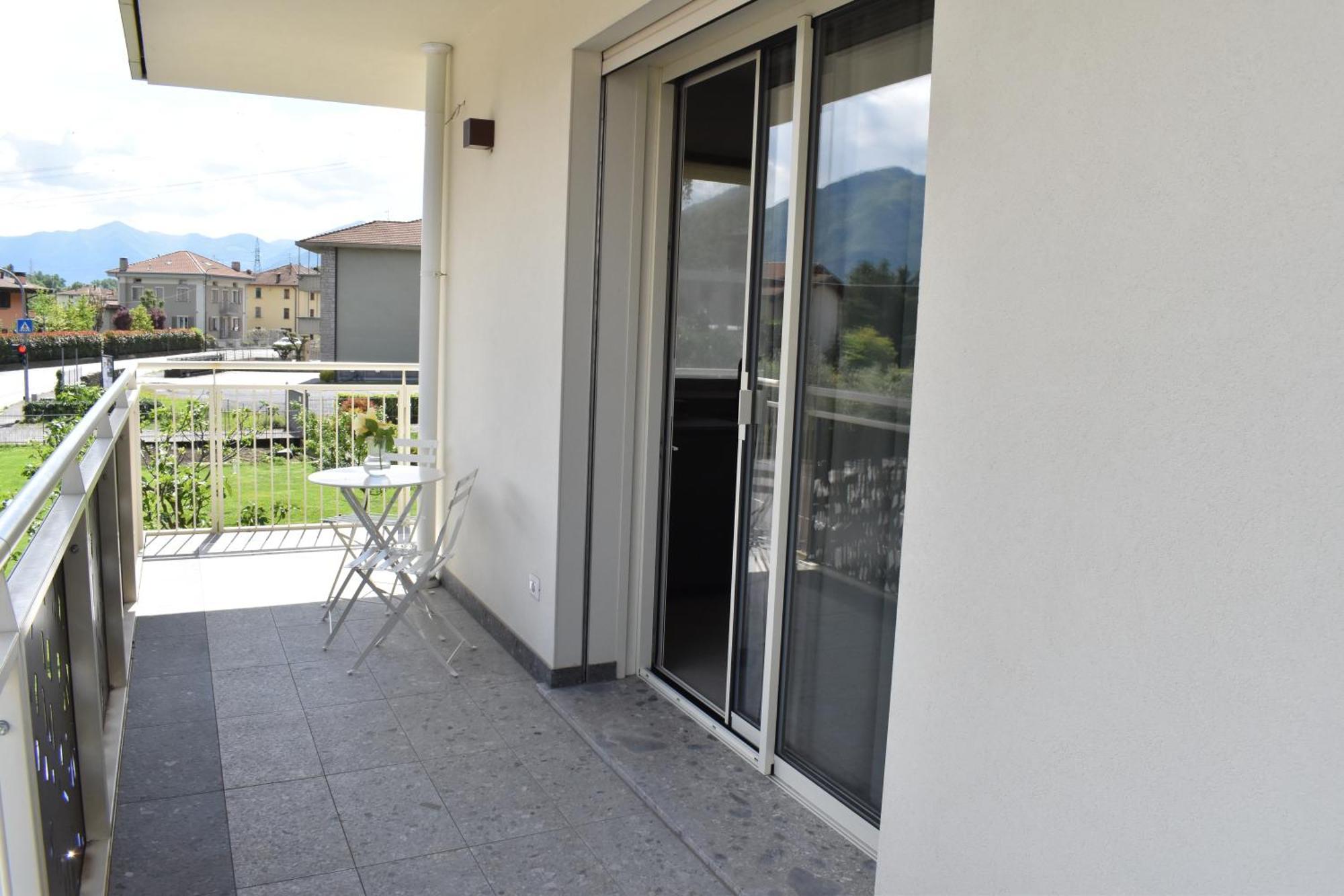 Baia Delle Rose Via Roma 111 Apartment Costa Volpino Exterior photo